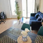 Hosted By Gracie 아파트 *